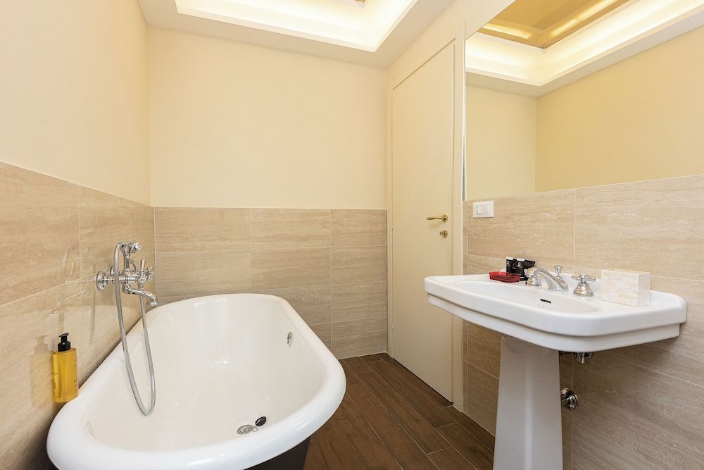 Prestigious Apartment Via Barberini Premium Apartment, 3 Bedrooms 18