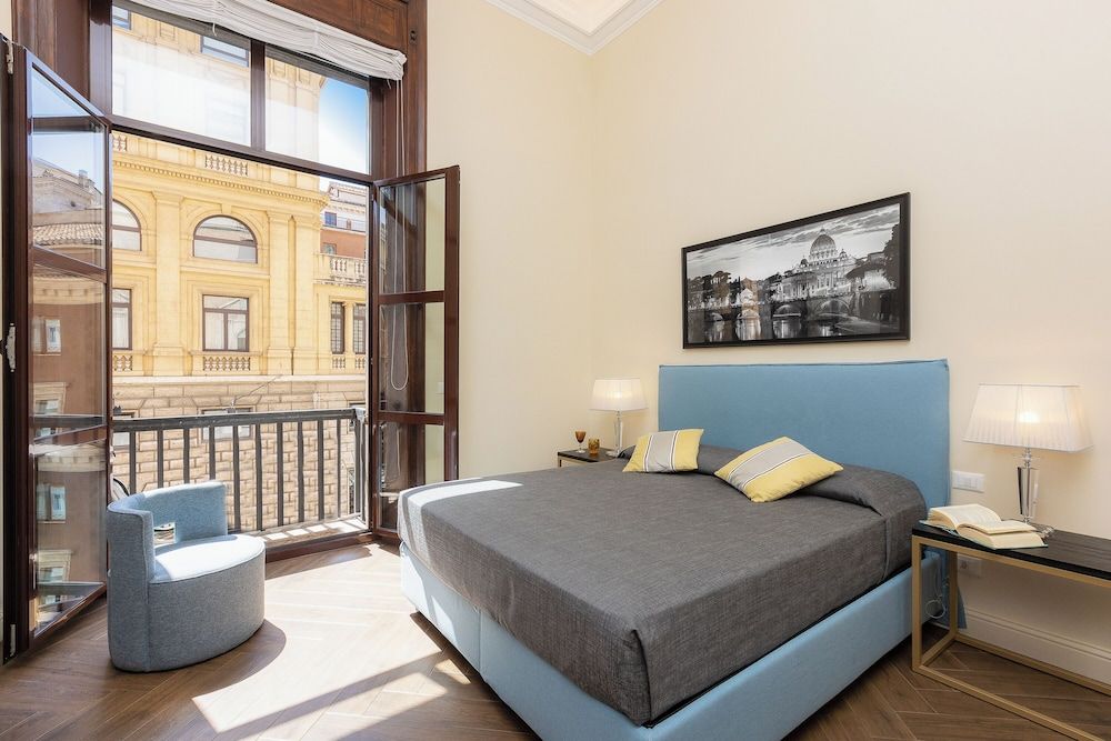 Prestigious Apartment Via Barberini Premium Apartment, 3 Bedrooms 8