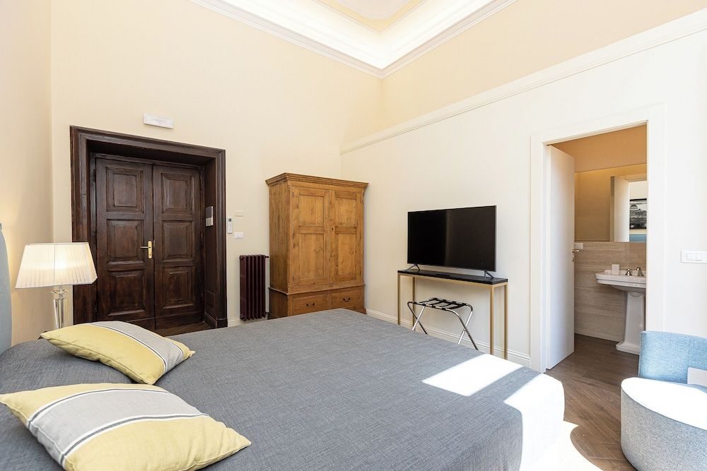 Prestigious Apartment Via Barberini Premium Apartment, 3 Bedrooms 28