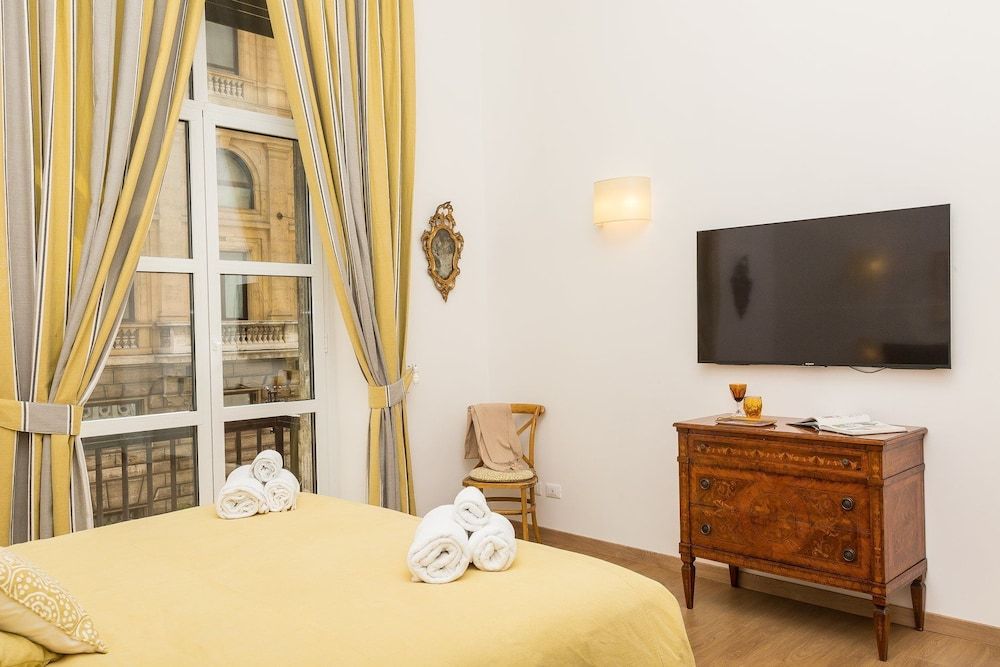 Prestigious Apartment Via Barberini Luxury Apartment, 3 Bedrooms 8
