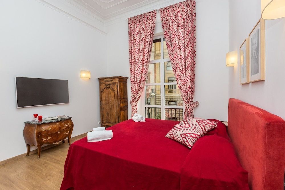 Prestigious Apartment Via Barberini Luxury Apartment, 3 Bedrooms 19
