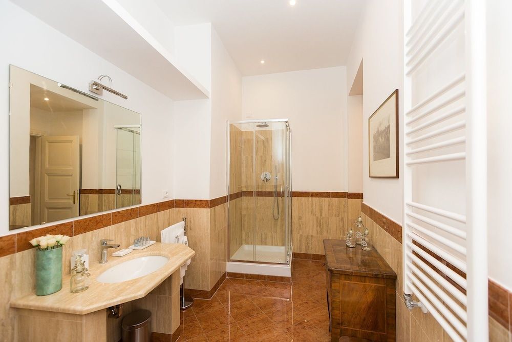 Prestigious Apartment Via Barberini Luxury Apartment, 3 Bedrooms 17