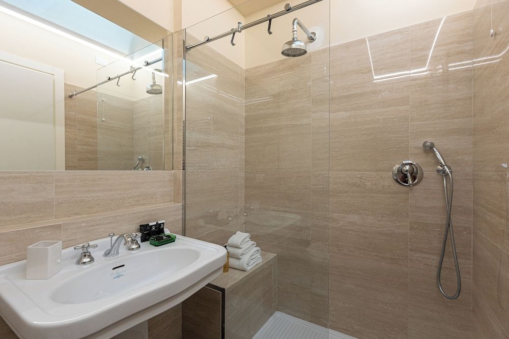 Prestigious Apartment Via Barberini Premium Apartment, 3 Bedrooms 17