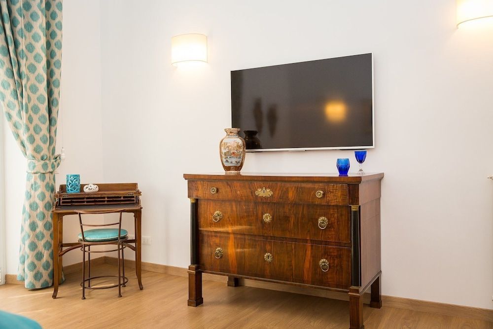 Prestigious Apartment Via Barberini Luxury Apartment, 3 Bedrooms 24