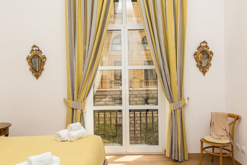 Prestigious Apartment Via Barberini Luxury Apartment, 3 Bedrooms 20