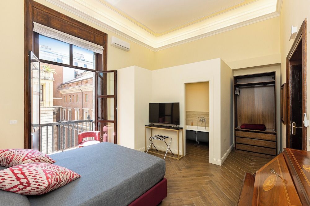 Prestigious Apartment Via Barberini Premium Apartment, 3 Bedrooms 23