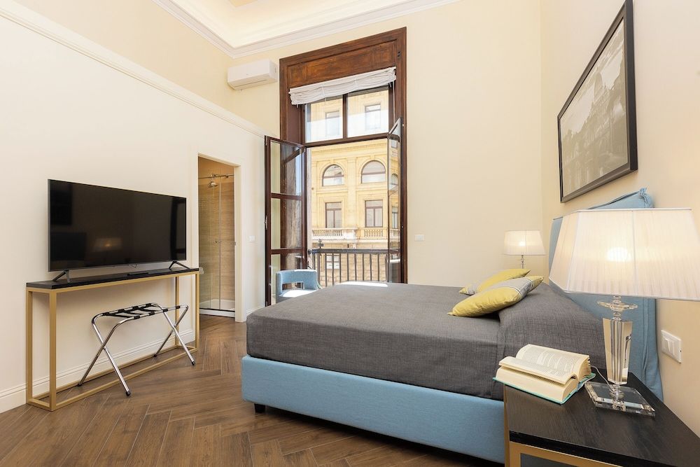 Prestigious Apartment Via Barberini Premium Apartment, 3 Bedrooms 5