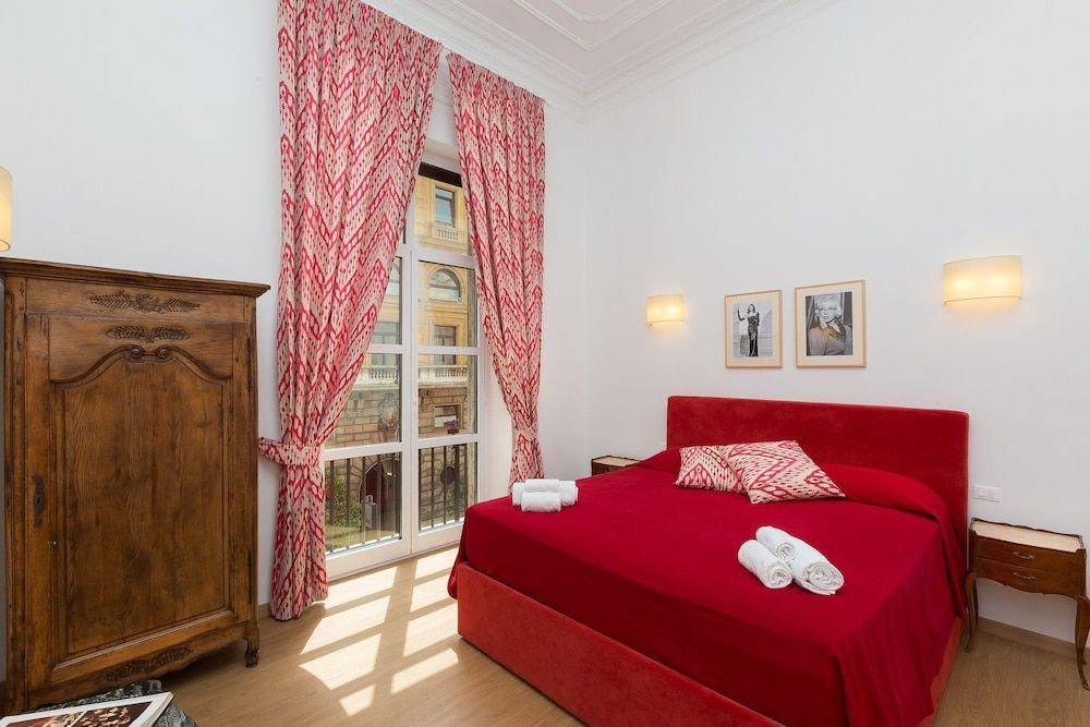 Prestigious Apartment Via Barberini Luxury Apartment, 3 Bedrooms 5
