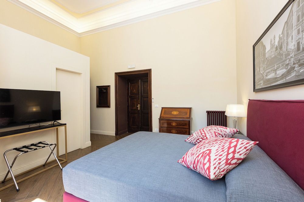 Prestigious Apartment Via Barberini Premium Apartment, 3 Bedrooms