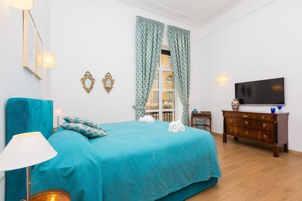 Prestigious Apartment Via Barberini Luxury Apartment, 3 Bedrooms 10