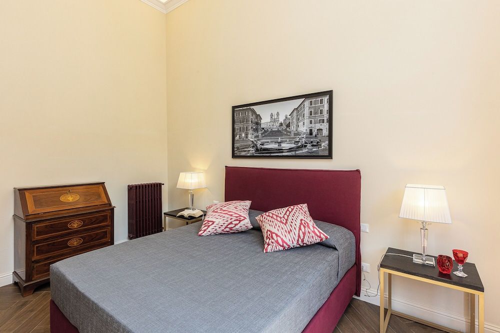 Prestigious Apartment Via Barberini Premium Apartment, 3 Bedrooms 9