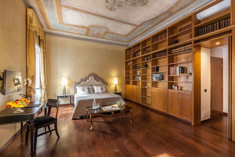 Prestigious Apartment Piazza Navona Apartment, 3 Bedrooms 14
