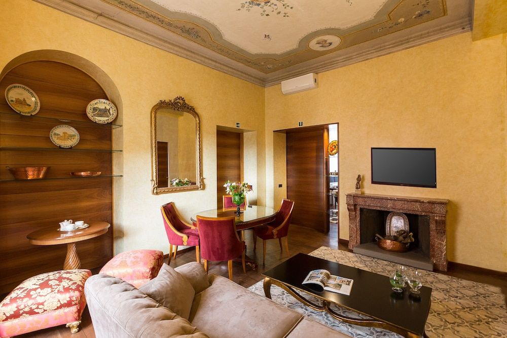 Prestigious Apartment Piazza Navona Apartment, 3 Bedrooms 42