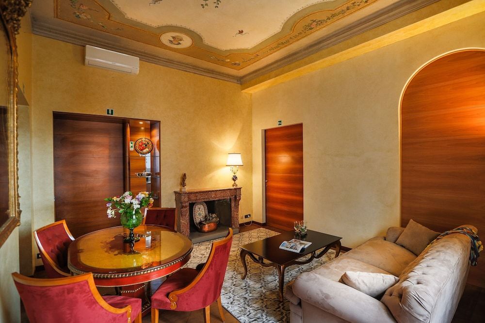 Prestigious Apartment Piazza Navona Apartment, 3 Bedrooms 35