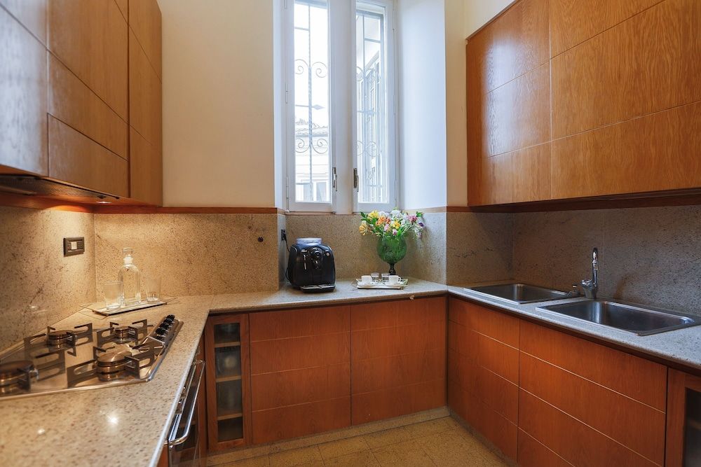 Prestigious Apartment Piazza Navona Apartment, 3 Bedrooms 21