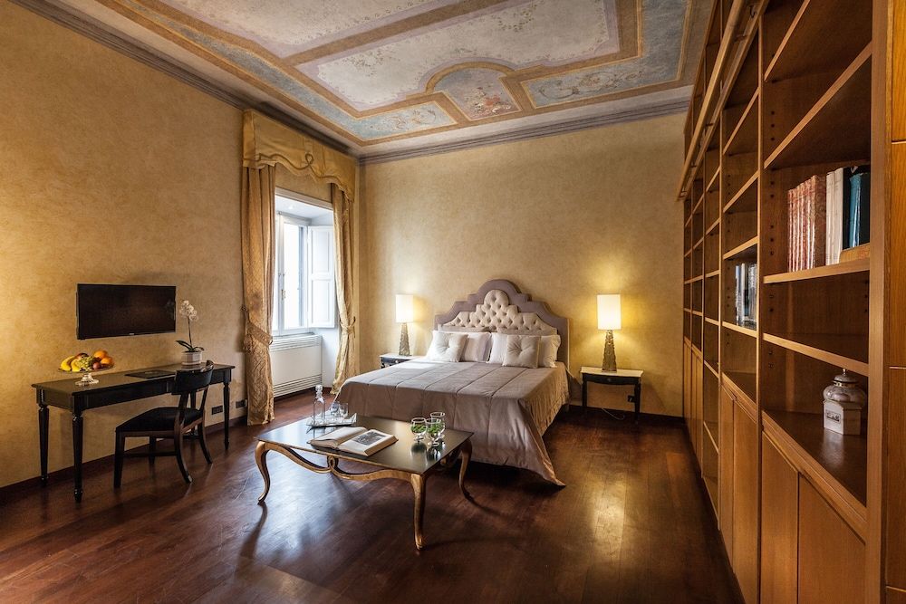 Prestigious Apartment Piazza Navona Apartment, 3 Bedrooms 15