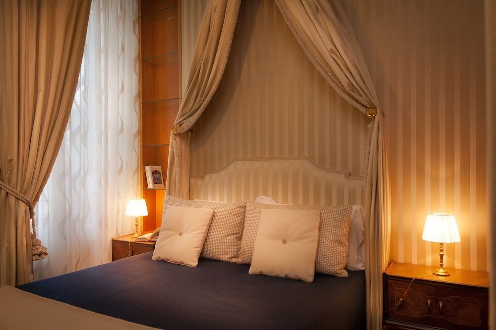 Prestigious Apartment Piazza Navona Apartment, 3 Bedrooms 20