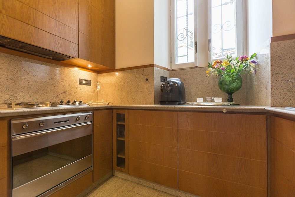 Prestigious Apartment Piazza Navona Apartment, 3 Bedrooms 22