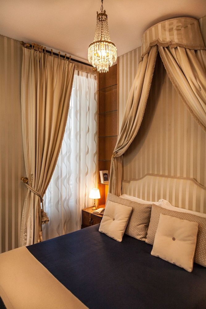 Prestigious Apartment Piazza Navona Apartment, 3 Bedrooms 19