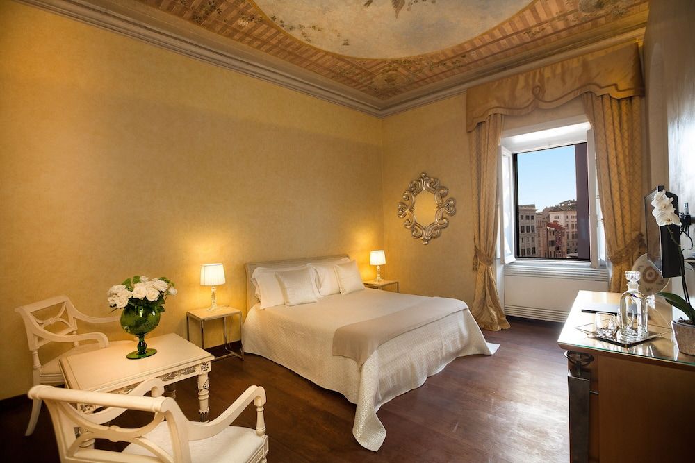 Prestigious Apartment Piazza Navona Apartment, 3 Bedrooms 17