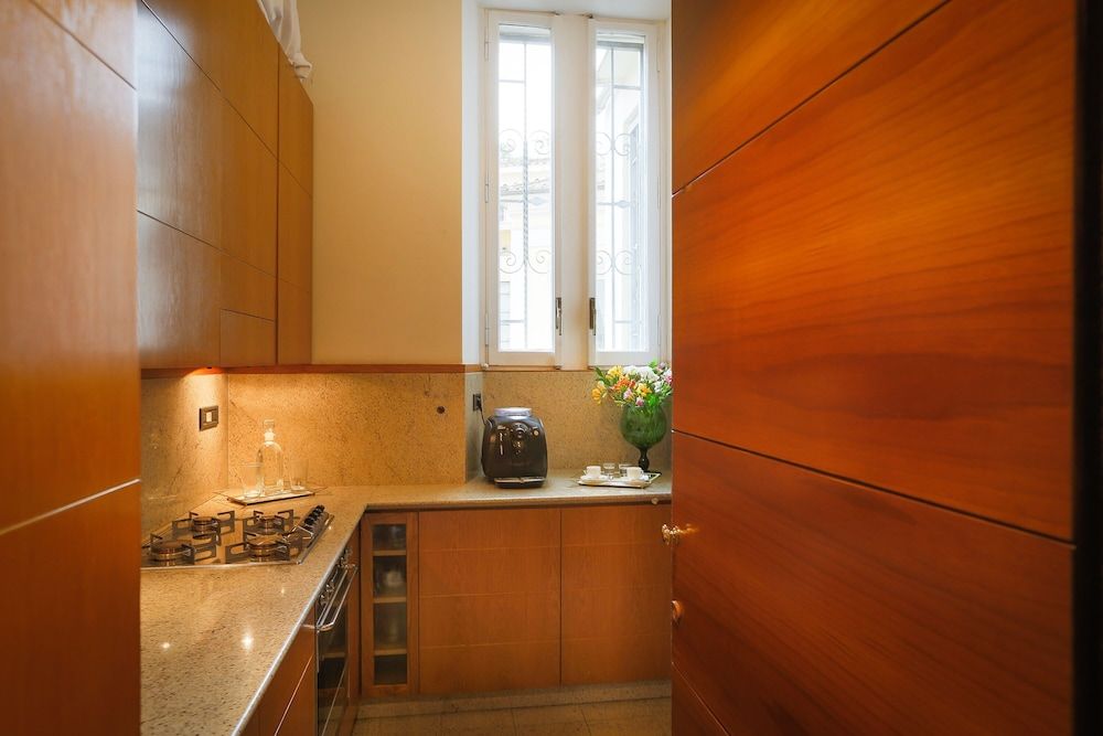 Prestigious Apartment Piazza Navona Apartment, 3 Bedrooms 24