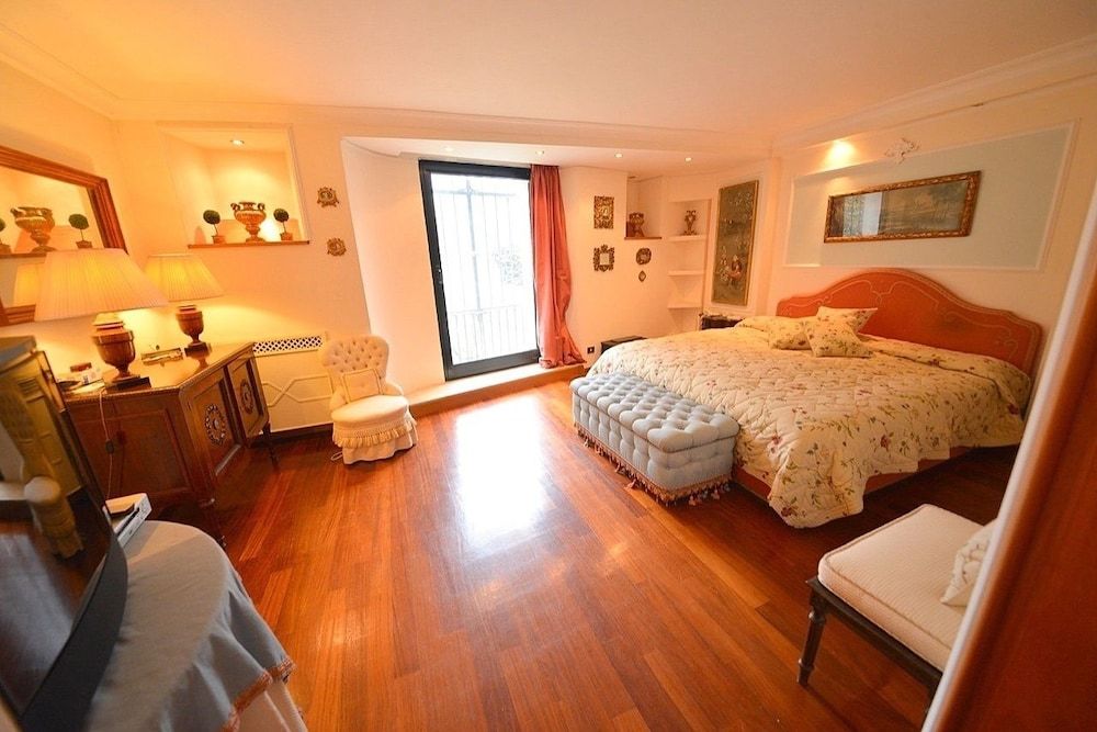 undefined Prestigious Apartment Via Giulia