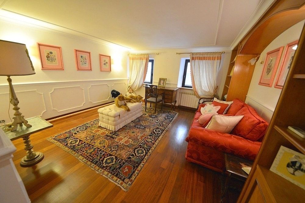 undefined Prestigious Apartment Via Giulia 8