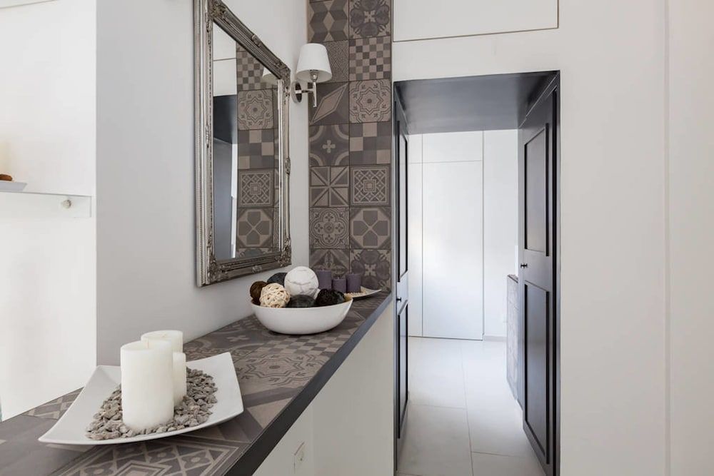 undefined The Royal Crown 6