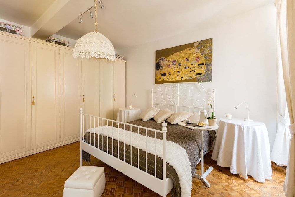 undefined Via Laurina 40 Apartment