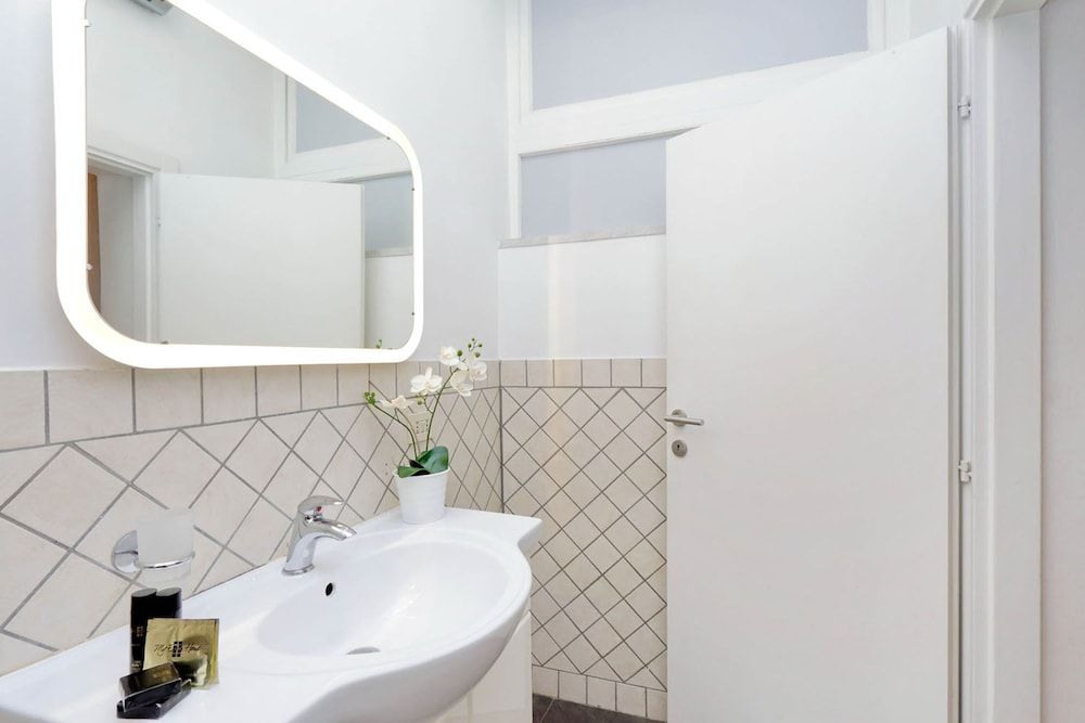 undefined Cozy Tritone - My Extra Home 8