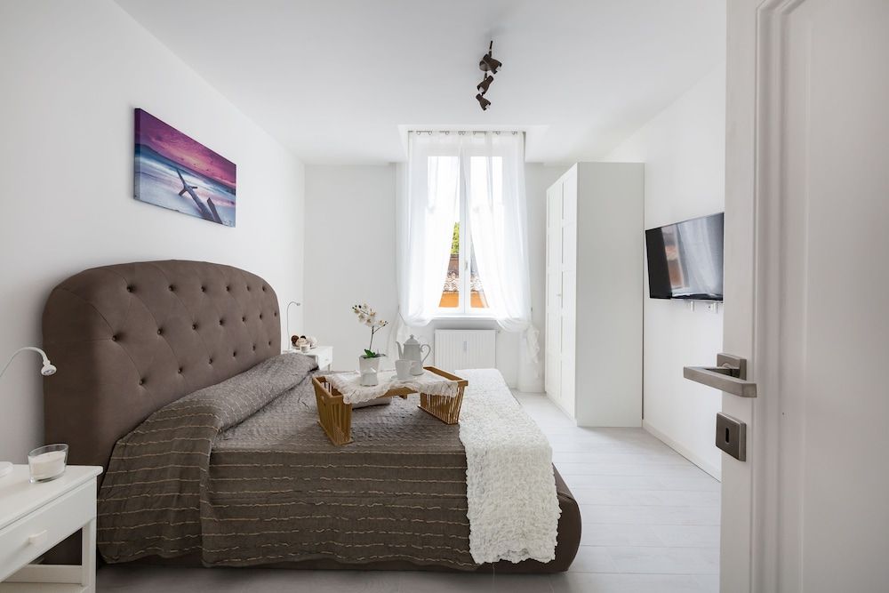 undefined The Imperial Suite 9