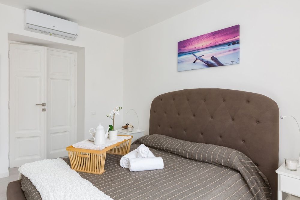 undefined The Imperial Suite 7