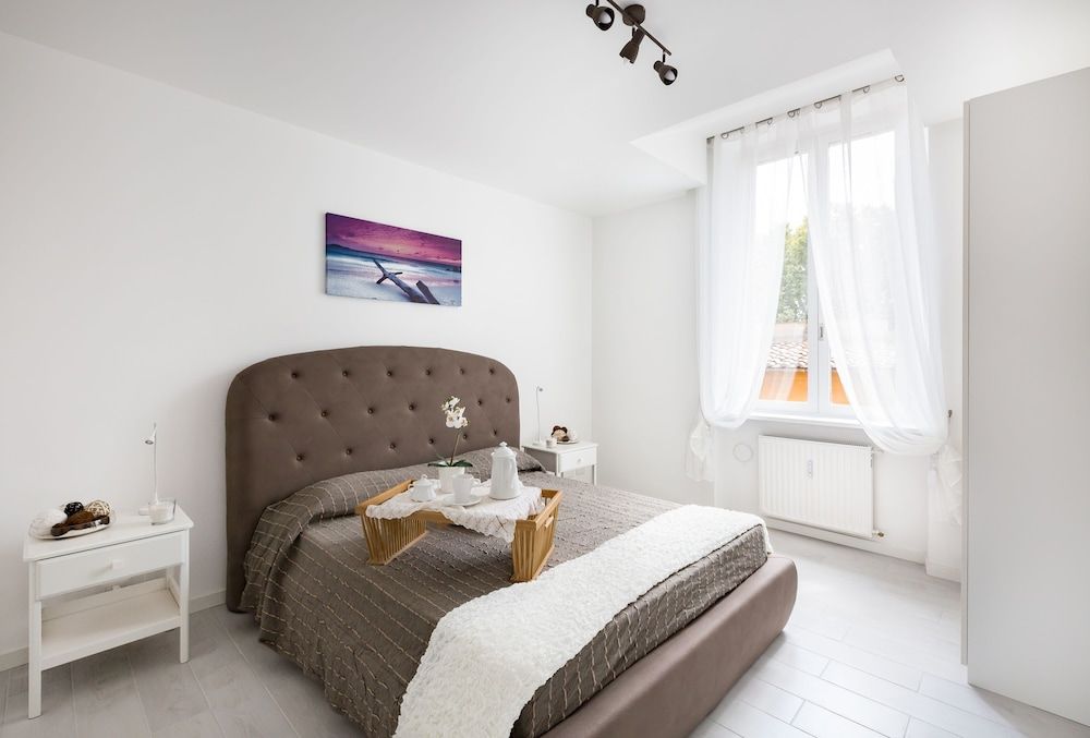 undefined The Imperial Suite 8