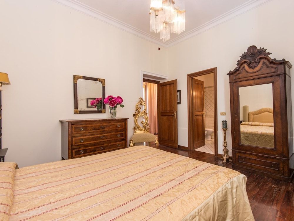 RSH Spanish Steps Luxury Apartment Deluxe Apartment (4 Bedrooms) 7