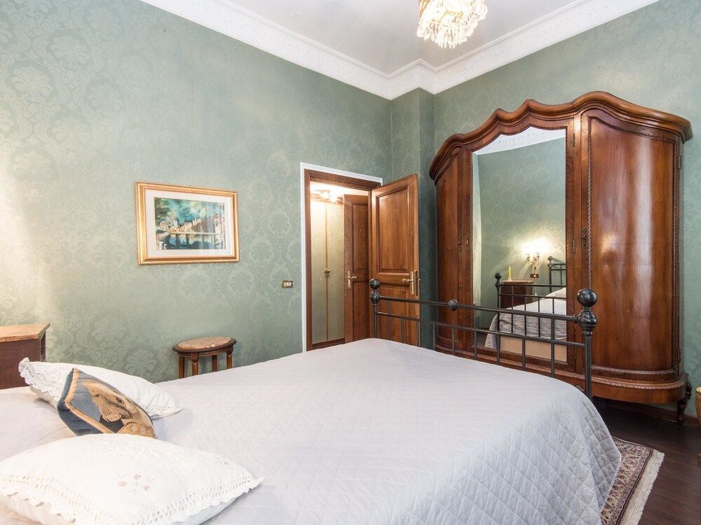 RSH Spanish Steps Luxury Apartment Deluxe Apartment (4 Bedrooms) 9