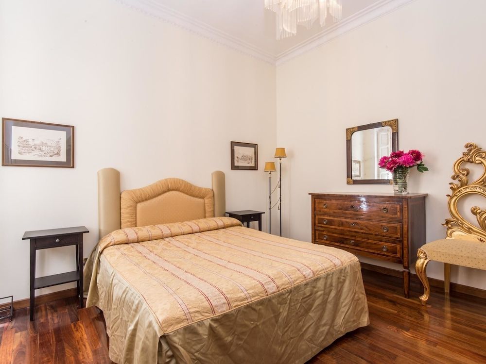 undefined RSH Spanish Steps Luxury Apartment 7