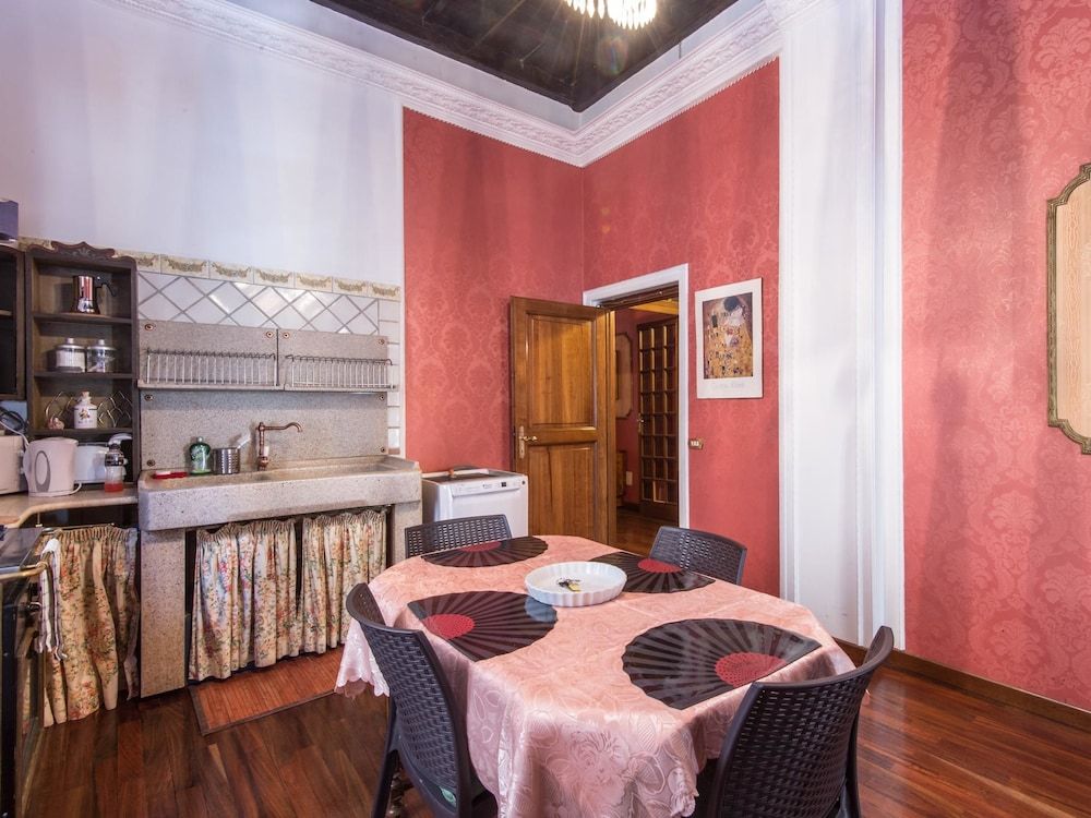 undefined RSH Spanish Steps Luxury Apartment 4