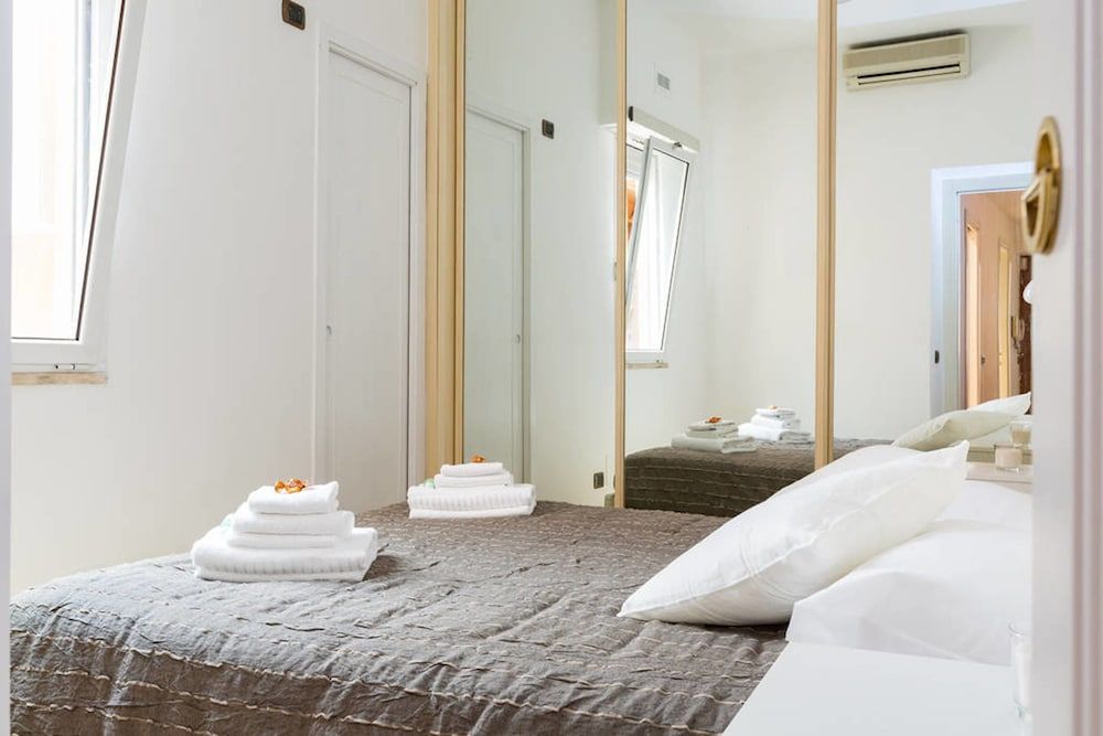 undefined The Colosseum Suite 4