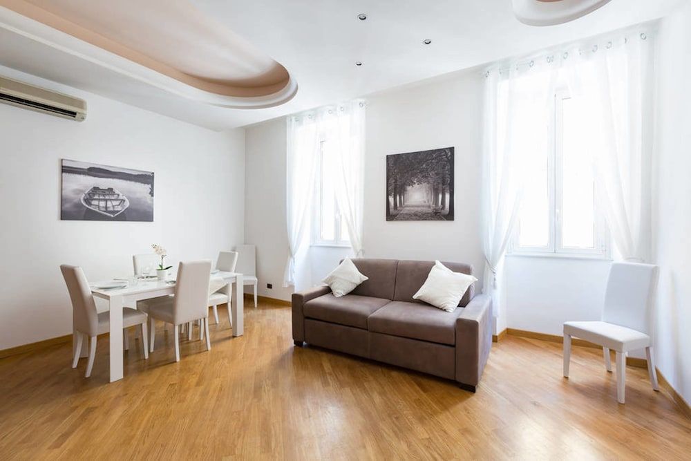 undefined The Colosseum Suite 9