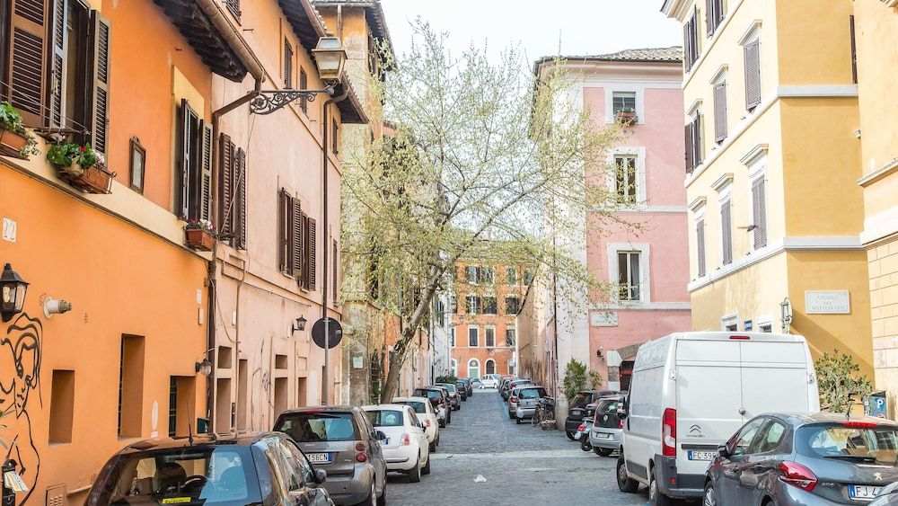 undefined Rental In Rome Trastevere White Apartment 4
