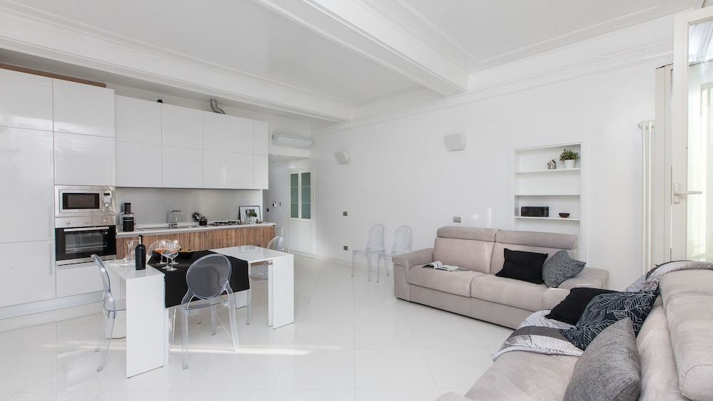 undefined Rental In Rome Piazza Venezia View Luxury Apartment 9