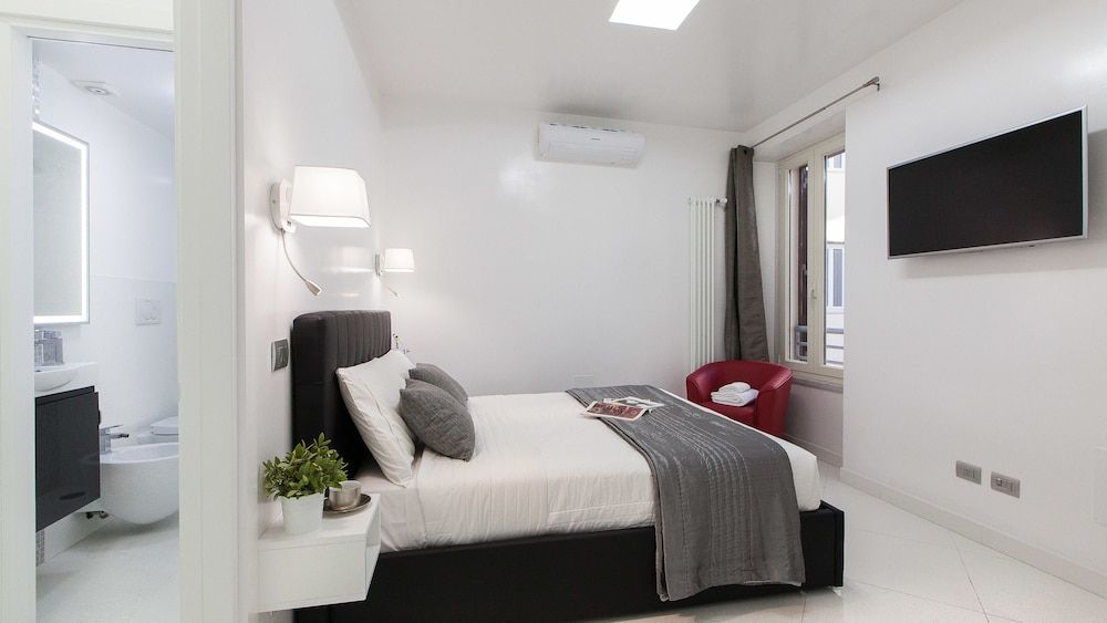 undefined Rental In Rome Piazza Venezia View Luxury Apartment 8