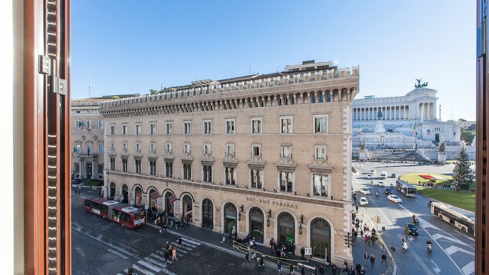 undefined Rental In Rome Piazza Venezia View Luxury Apartment 2