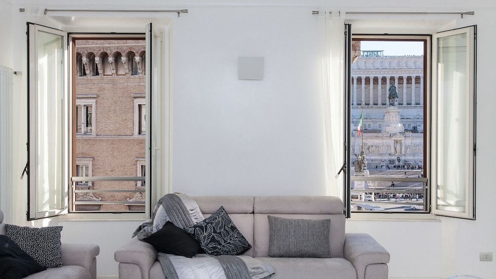 undefined Rental In Rome Piazza Venezia View Luxury Apartment