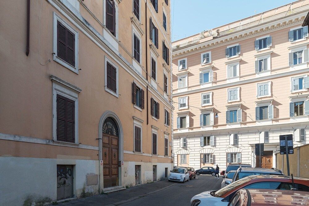undefined San Giovanni & Colosseo Roomy Flat