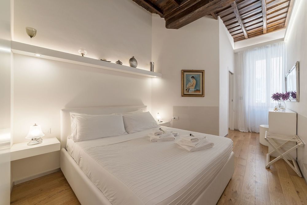 undefined Leisure & Relax near Trevi Fountain 2