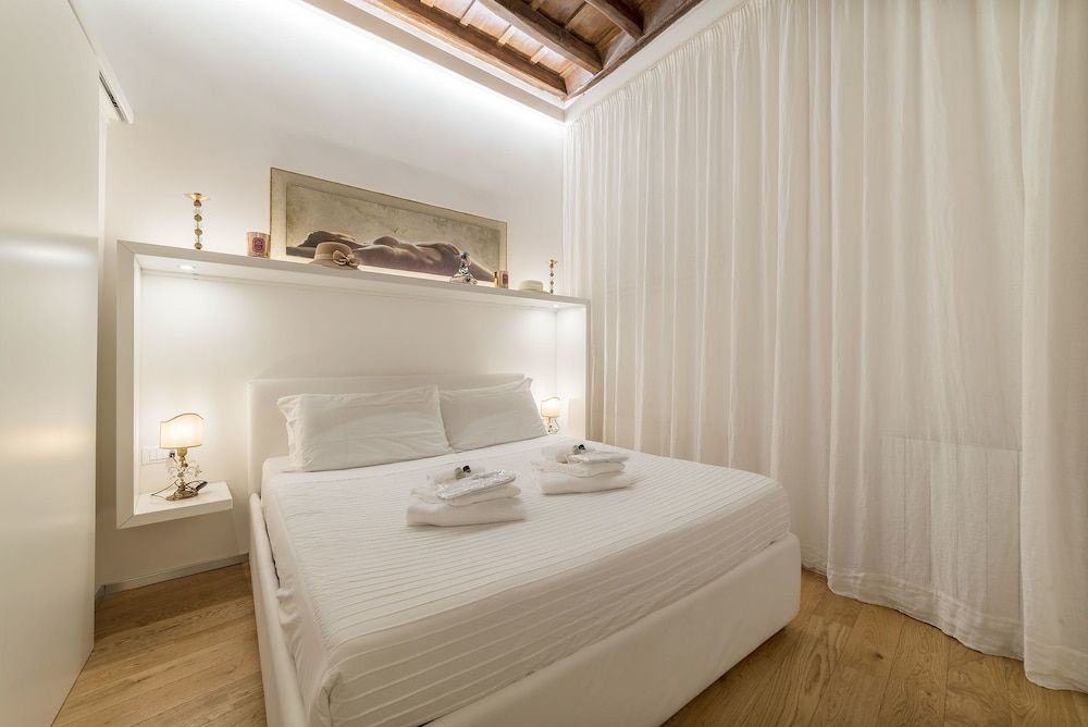 undefined Leisure & Relax near Trevi Fountain 6