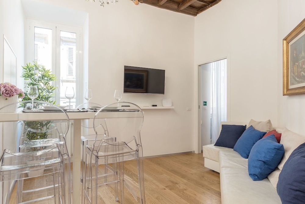 undefined Leisure & Relax near Trevi Fountain 8