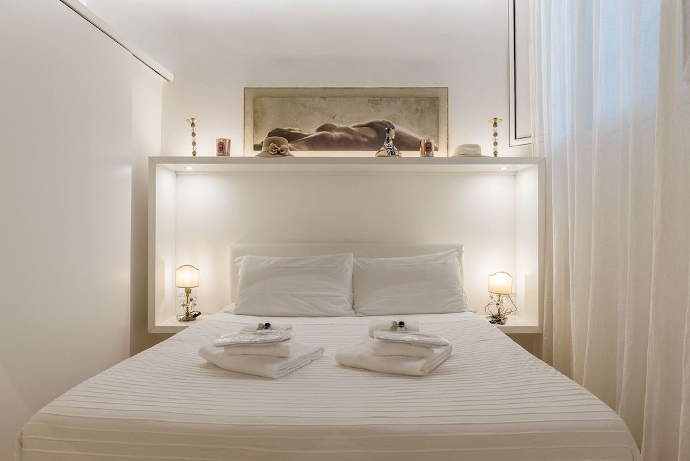 undefined Leisure & Relax near Trevi Fountain 4