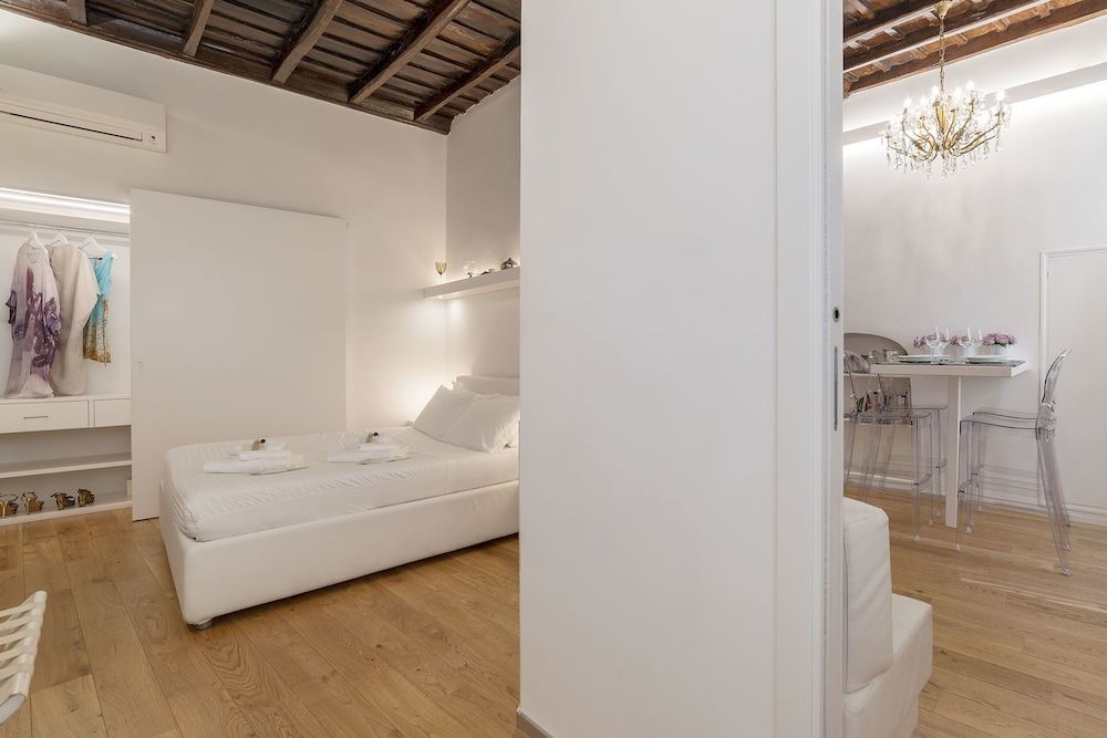 undefined Leisure & Relax near Trevi Fountain 5